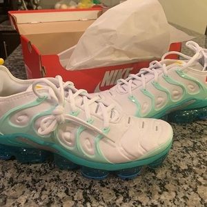 Men's Nike Vapormax mint Nike Vapormax plus new size 8.5 Nike Running Shoes